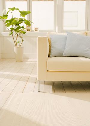 きしみやそりがない床暖房対応の床材